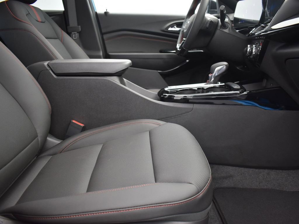 2025 Chevrolet Trax photo 23