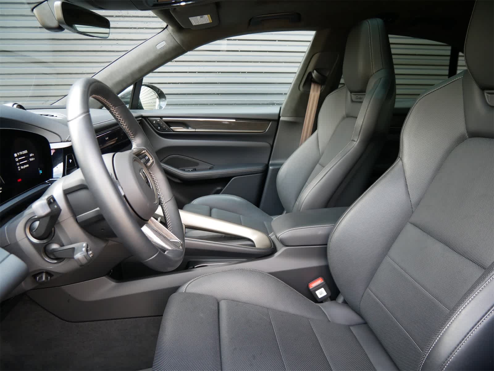2024 Porsche Macan Electric Turbo photo 5