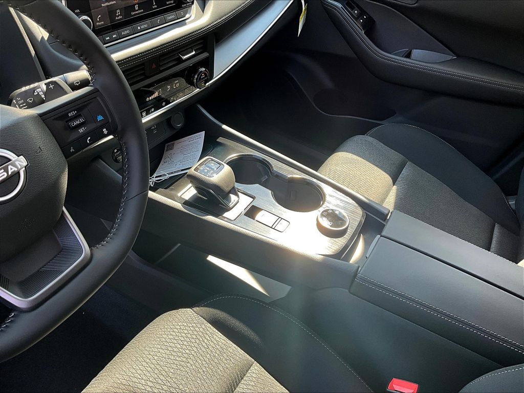 2026 Nissan Rogue SV photo 8