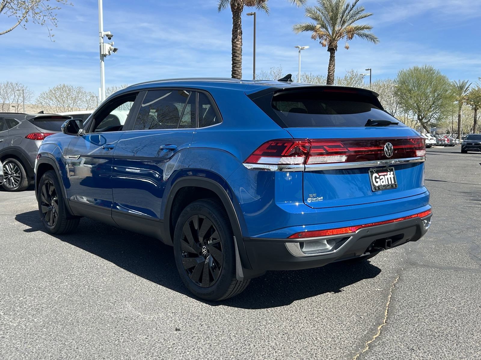 2025 Volkswagen Atlas Cross Sport SE Technology photo 2