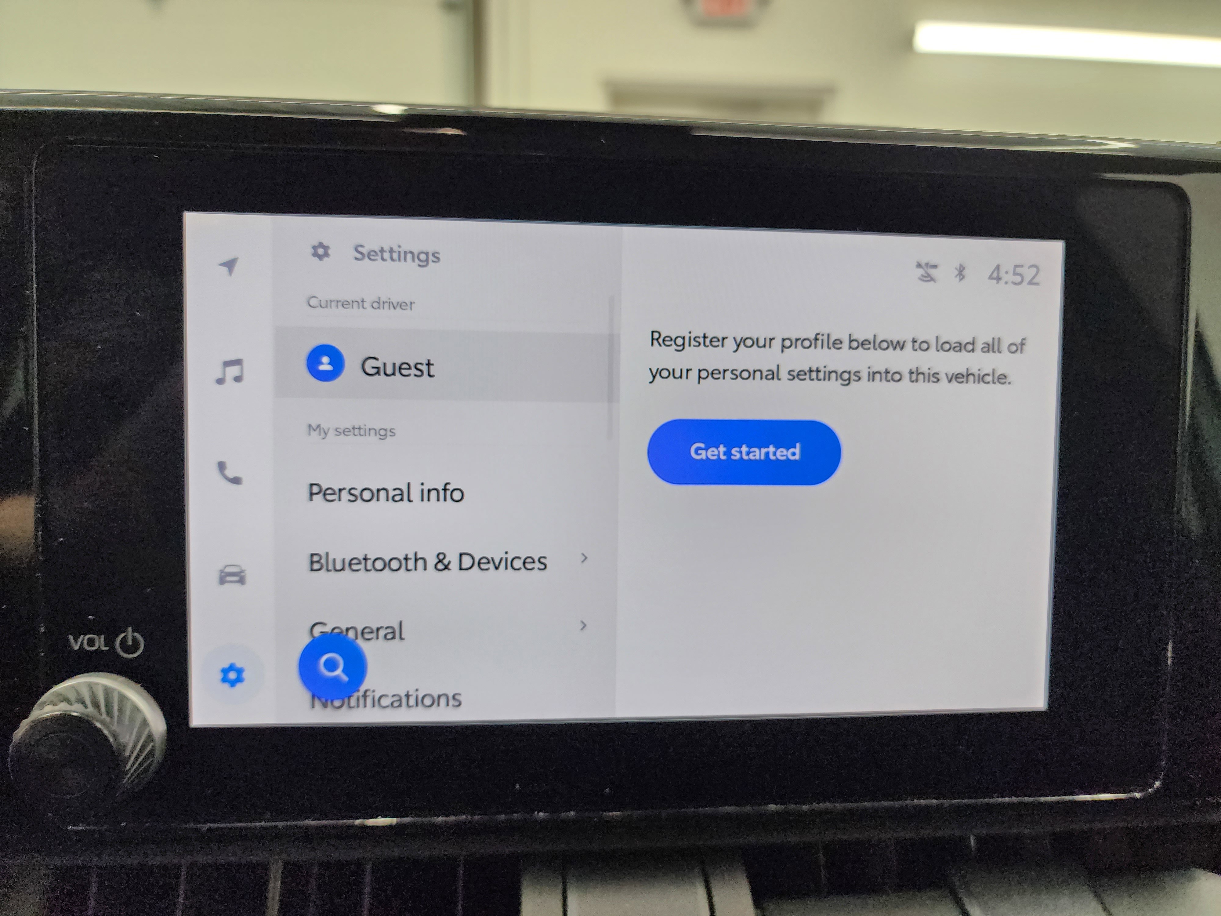2024 Toyota RAV4 XLE photo 2