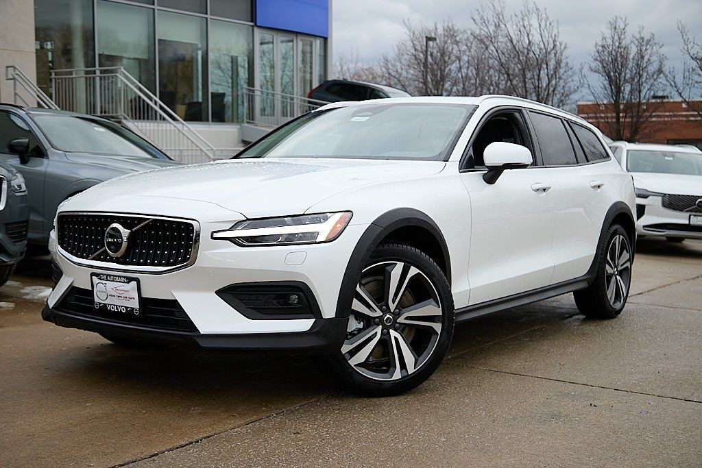 2026 VOLVO V60CC - Image 1