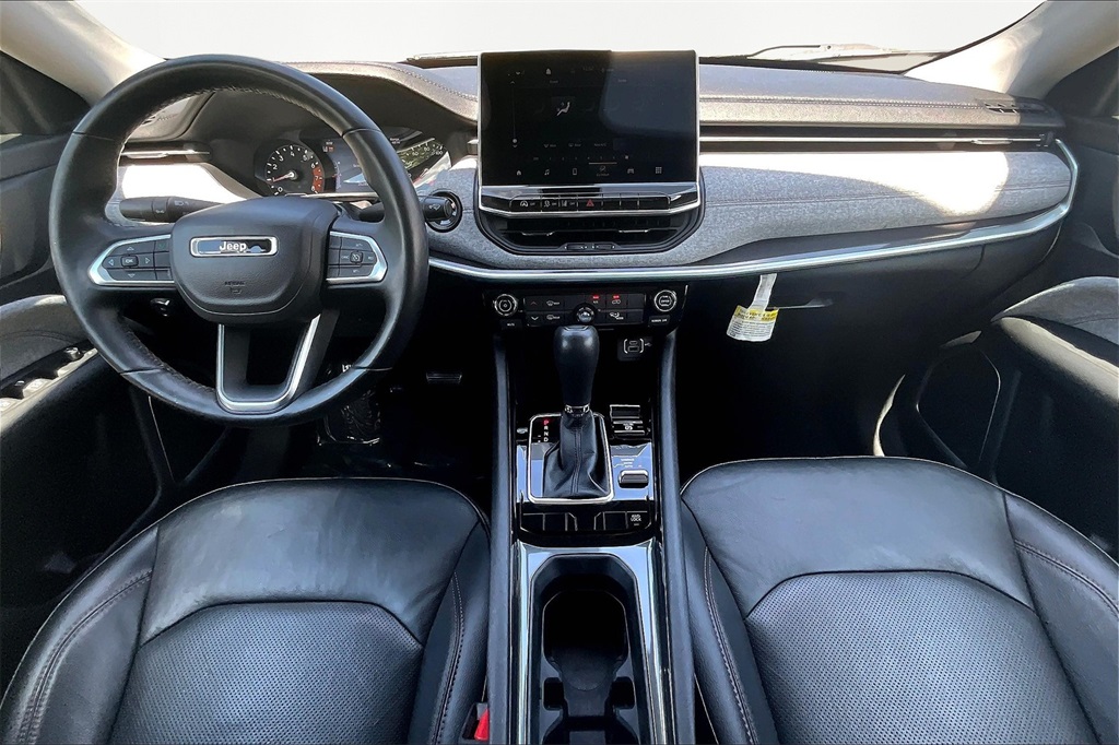 2022 Jeep Compass Latitude Lux photo 16