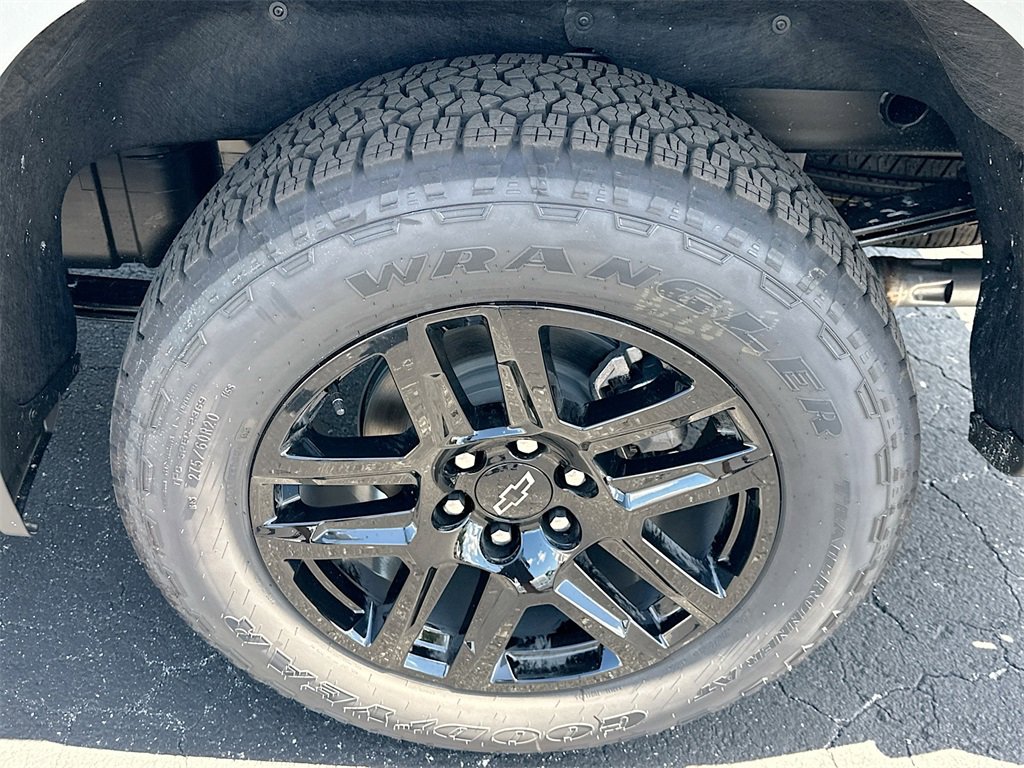 2025 Chevrolet Silverado 1500 RST photo 18