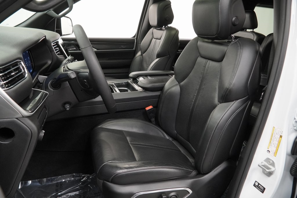 2023 Jeep Wagoneer Base photo 13