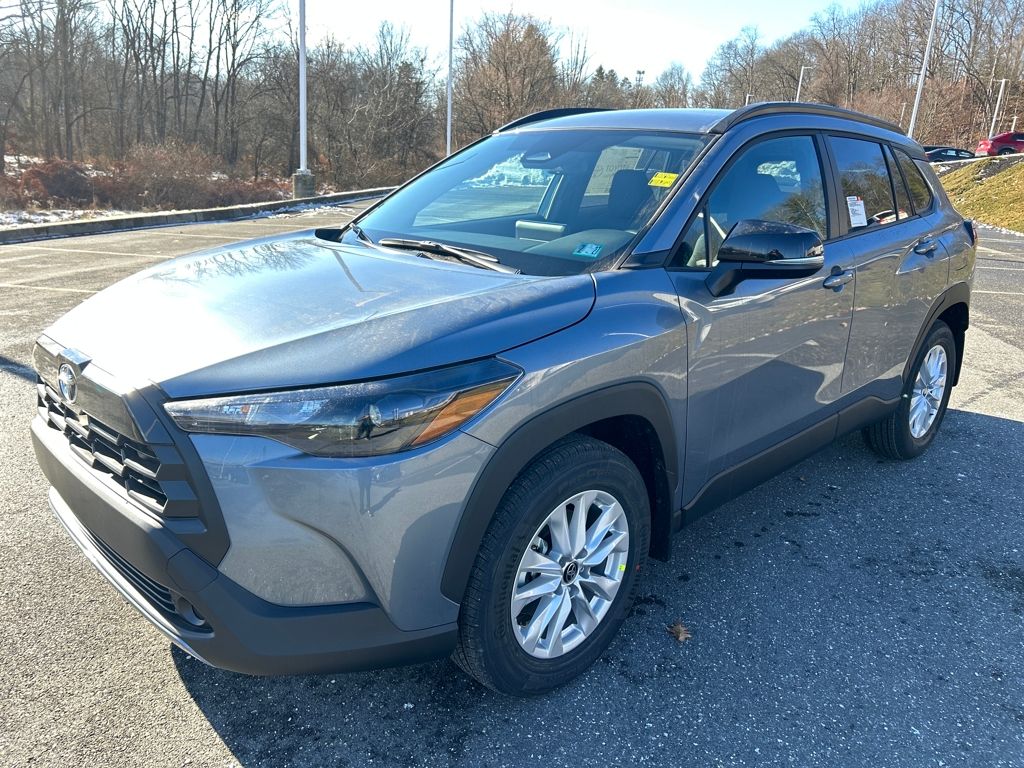 2026 Toyota Corolla Cross LE's photo