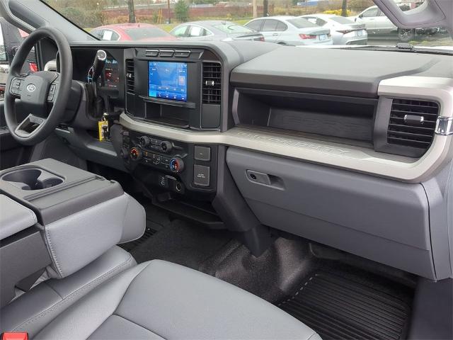 2024 Ford F-550 photo 23