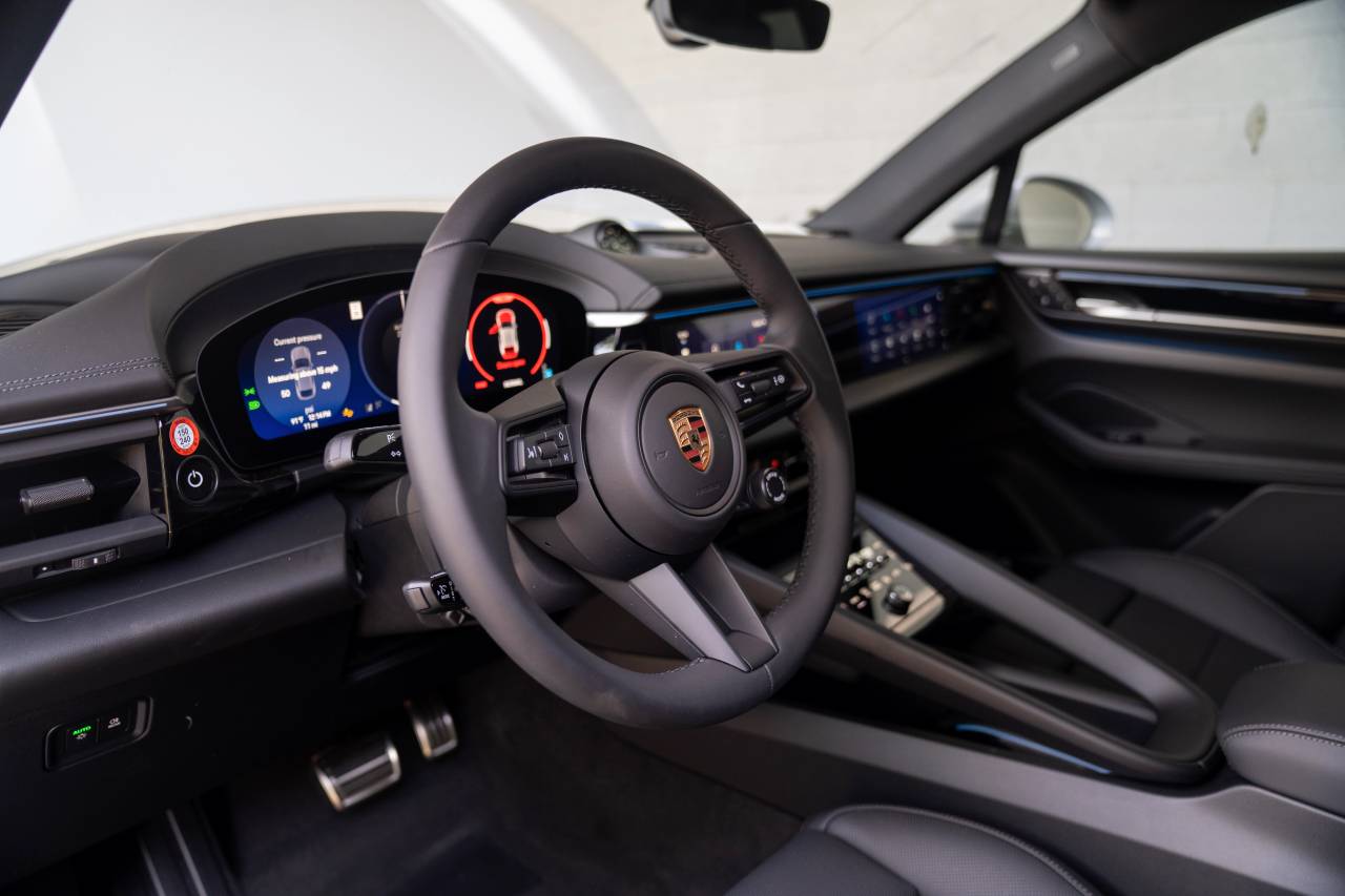 2025 Porsche Macan Electric photo 4