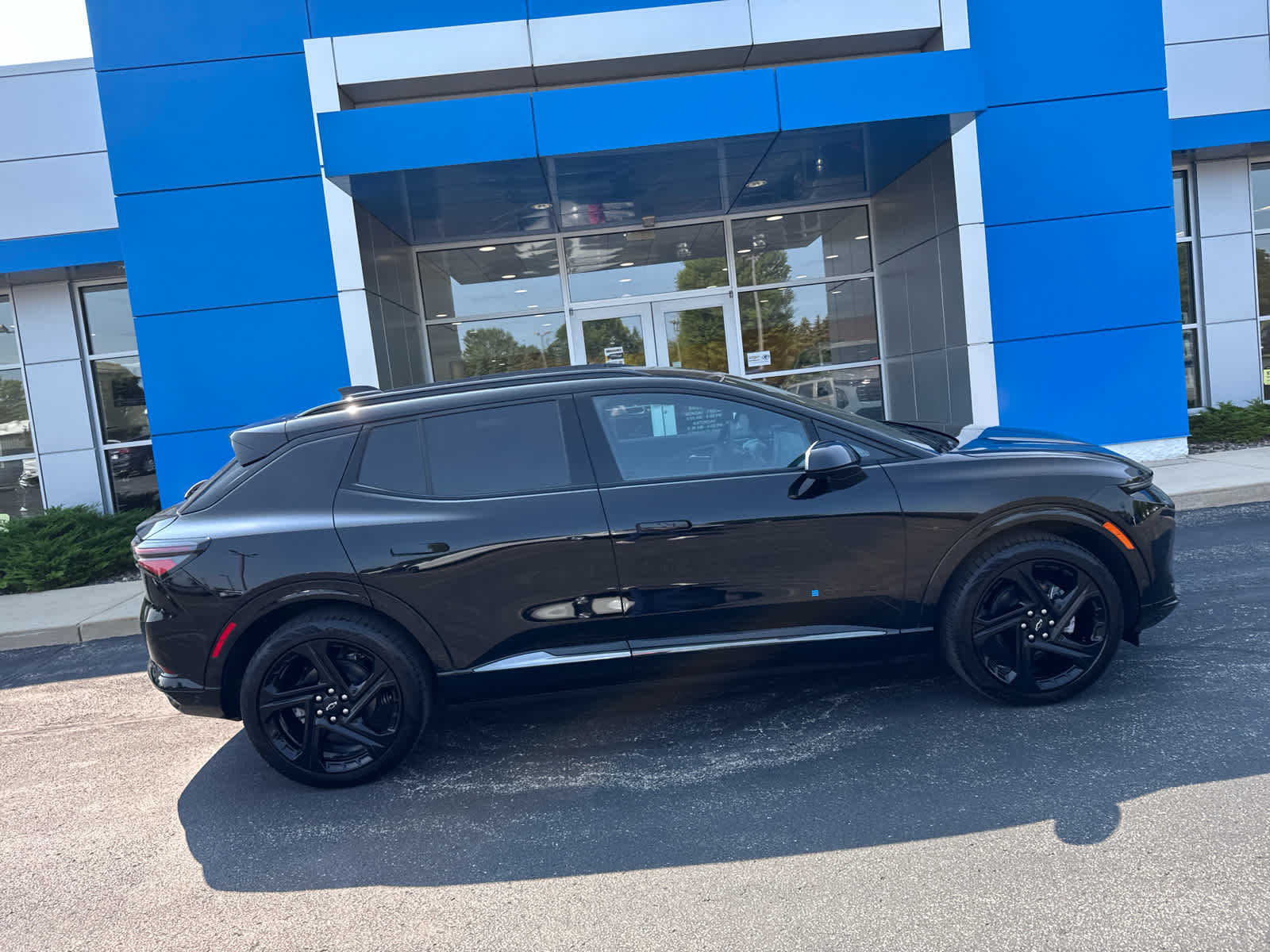 2024 Chevrolet Equinox EV 3RS photo 3