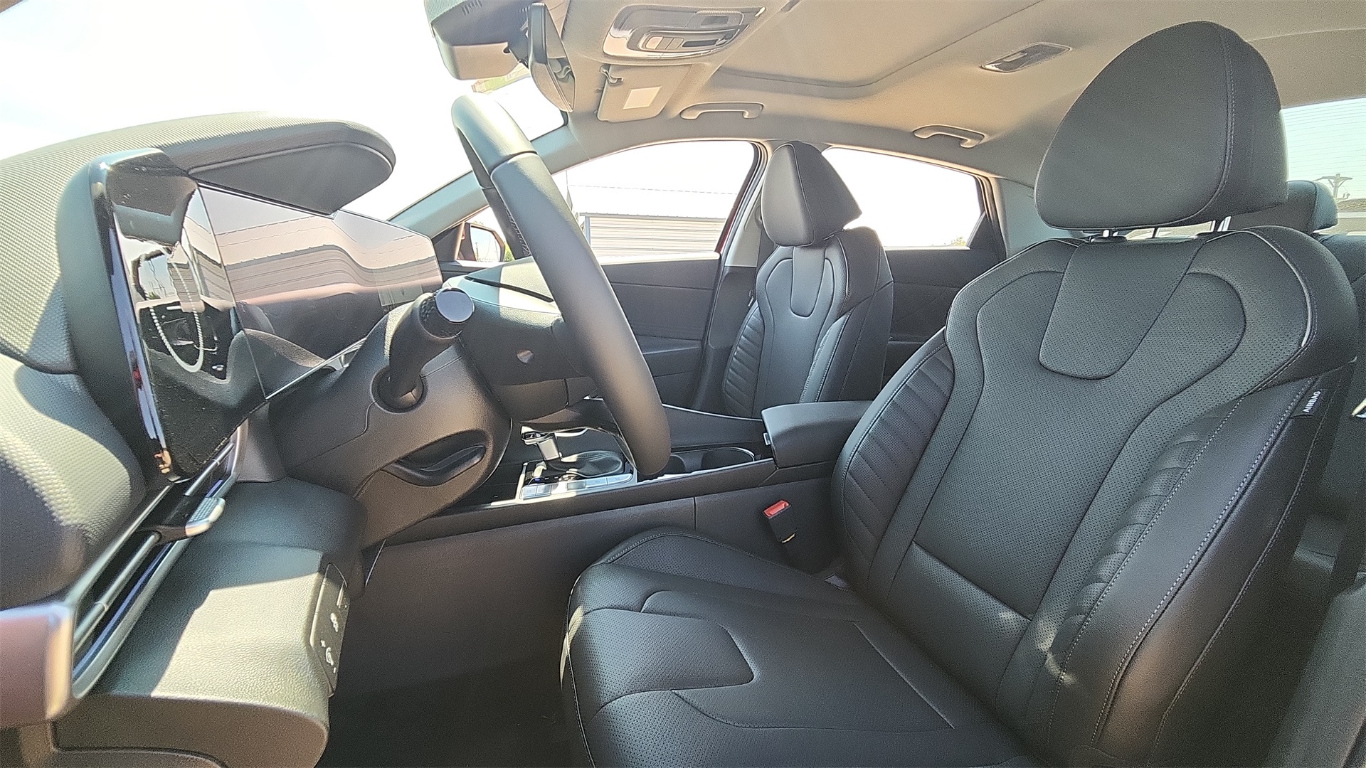 2025 Hyundai Elantra Limited photo 16