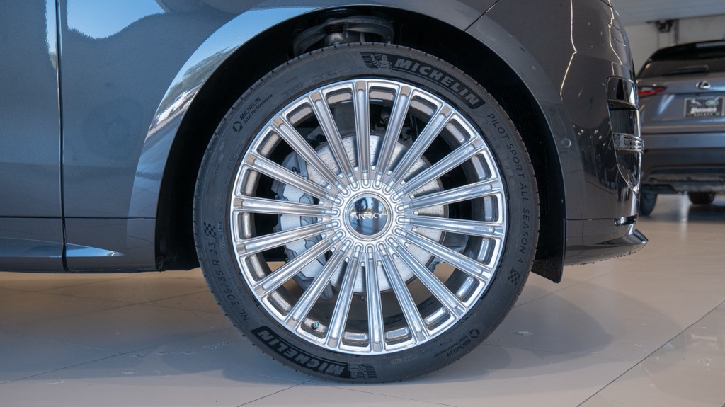 2025 Land Rover Range Rover Sport SE photo 9