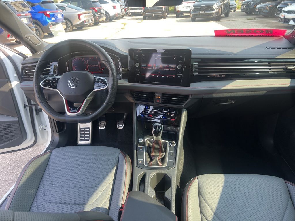 2025 Volkswagen Jetta GLI 2.0T Autobahn photo 13