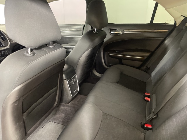 2018 Chrysler 300 Touring photo 32