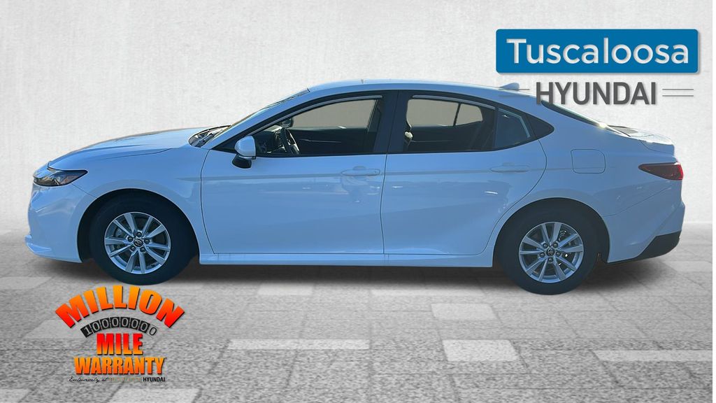 2025 Toyota Camry SE photo 4