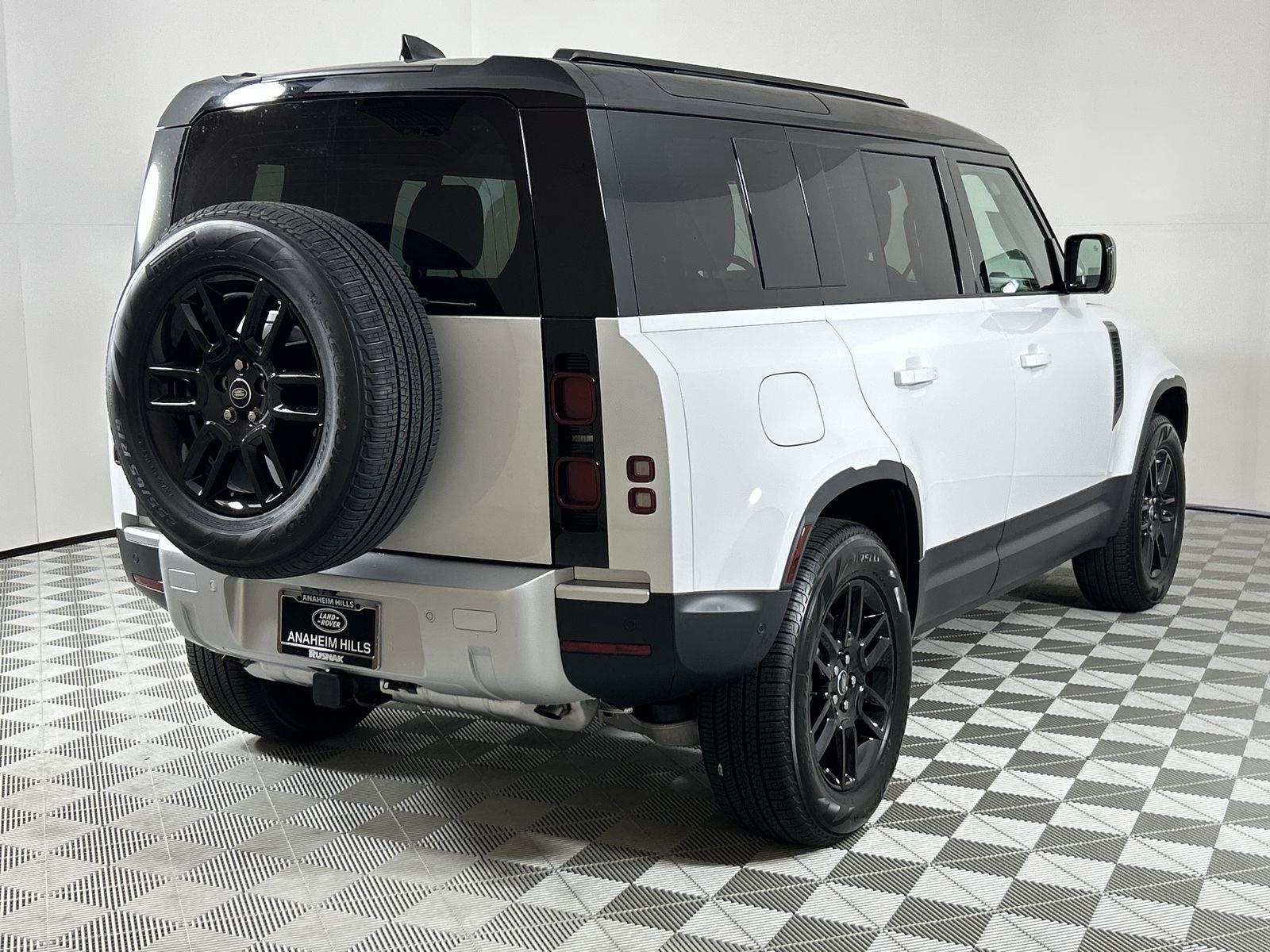 2025 Land Rover Defender 110 S photo 5