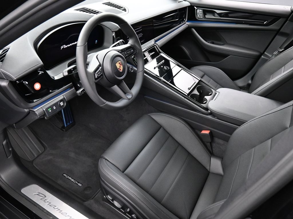 2025 Porsche Panamera 4 photo 3