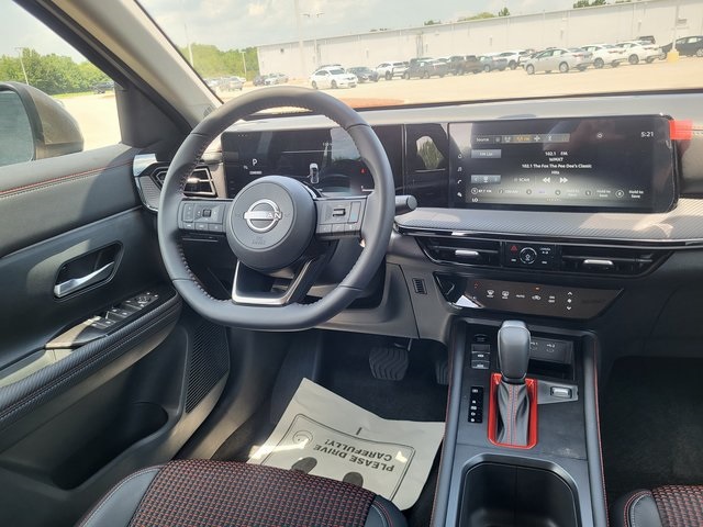 2025 Nissan Kicks SR photo 14