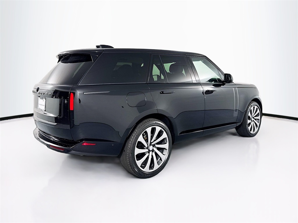 2025 Land Rover Range Rover SE photo 5