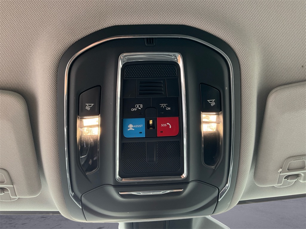 2023 Jeep Grand Cherokee Laredo photo 9