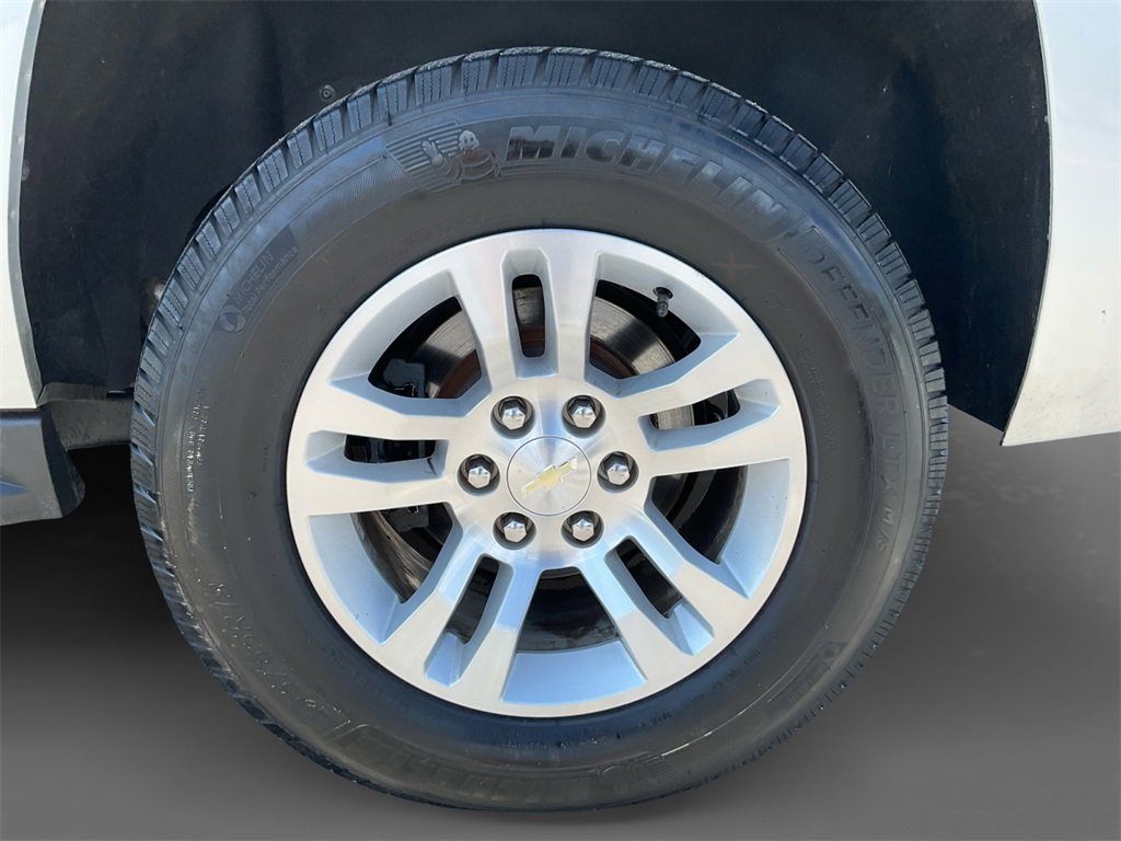 2018 Chevrolet Suburban LT photo 8