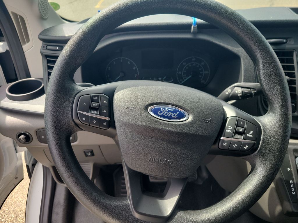 2024 Ford Transit Cutaway photo 4