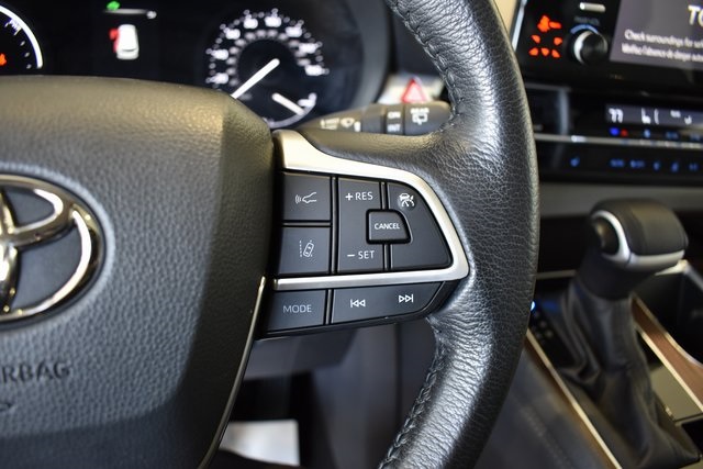 2021 Toyota Sienna XLE photo 19