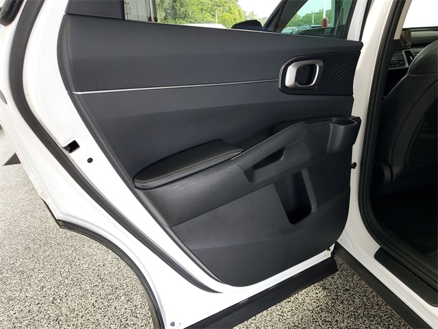 2022 Kia Sorento S photo 2