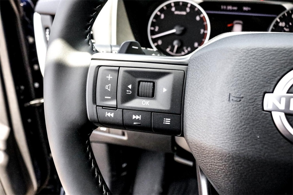 2025 Nissan Rogue SV photo 14