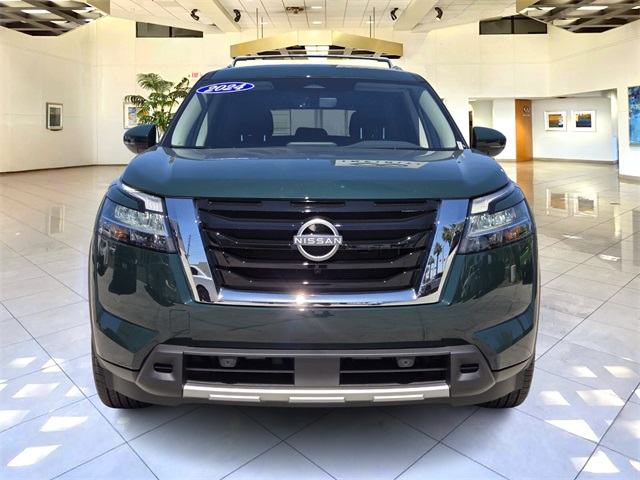 2024 Nissan Pathfinder SL photo 2