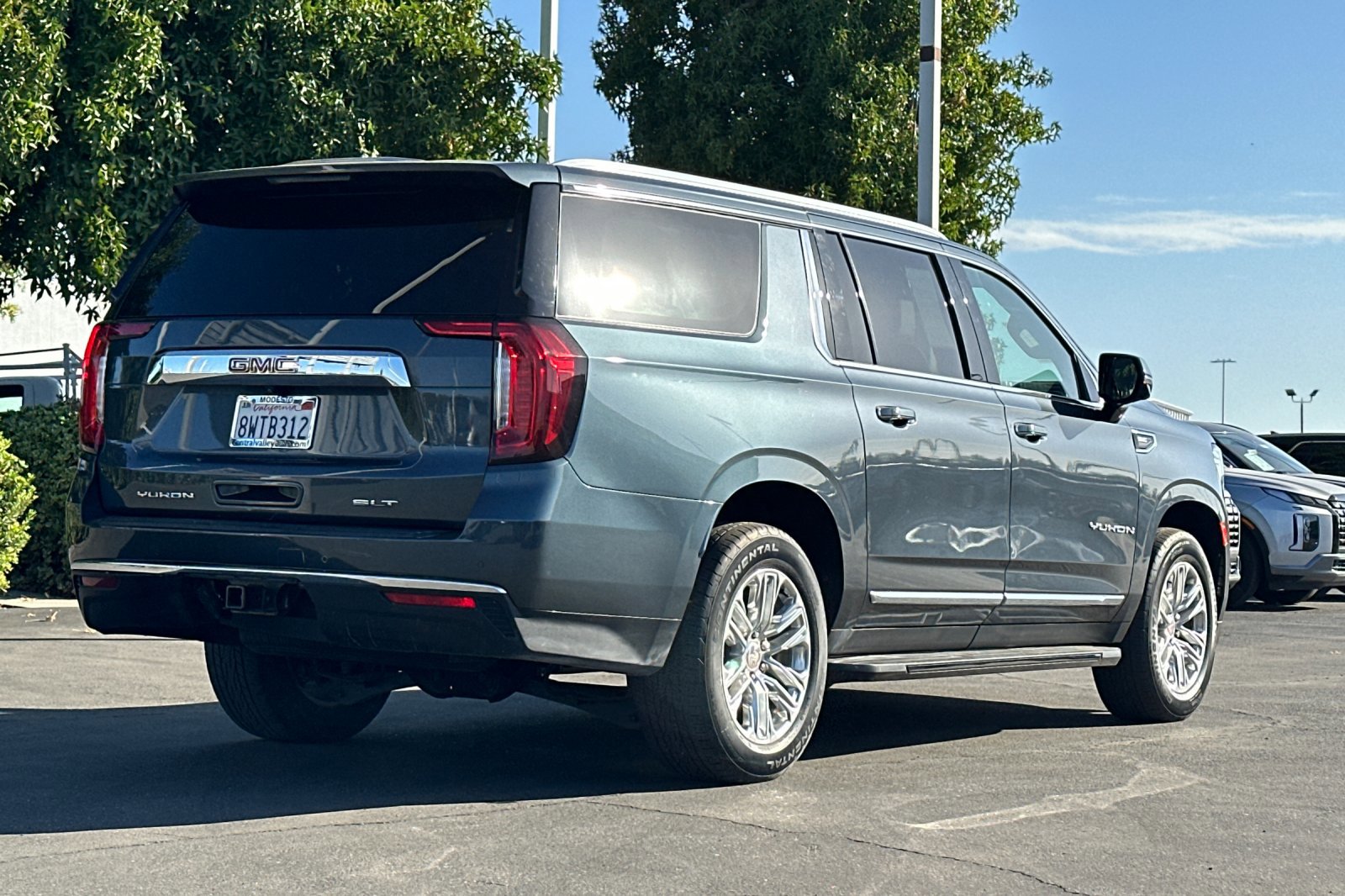 2021 Gmc Yukon XL SLT photo 3