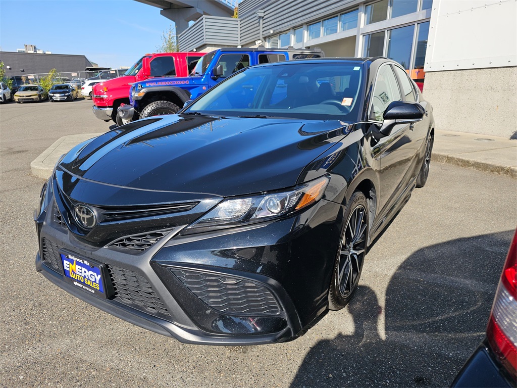 2024 Toyota Camry SE photo 3