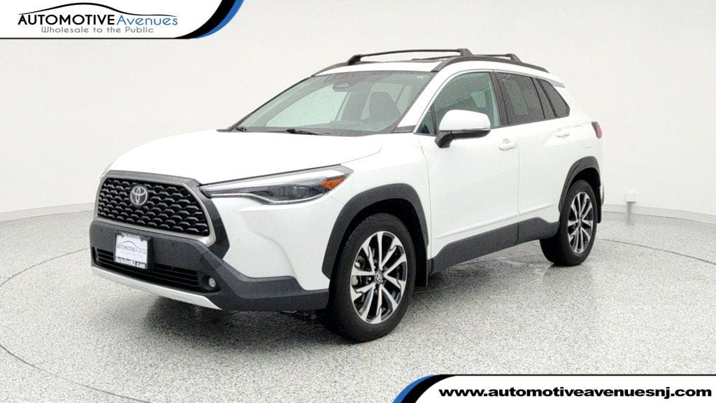 2023 Toyota Corolla Cross XLE's photo