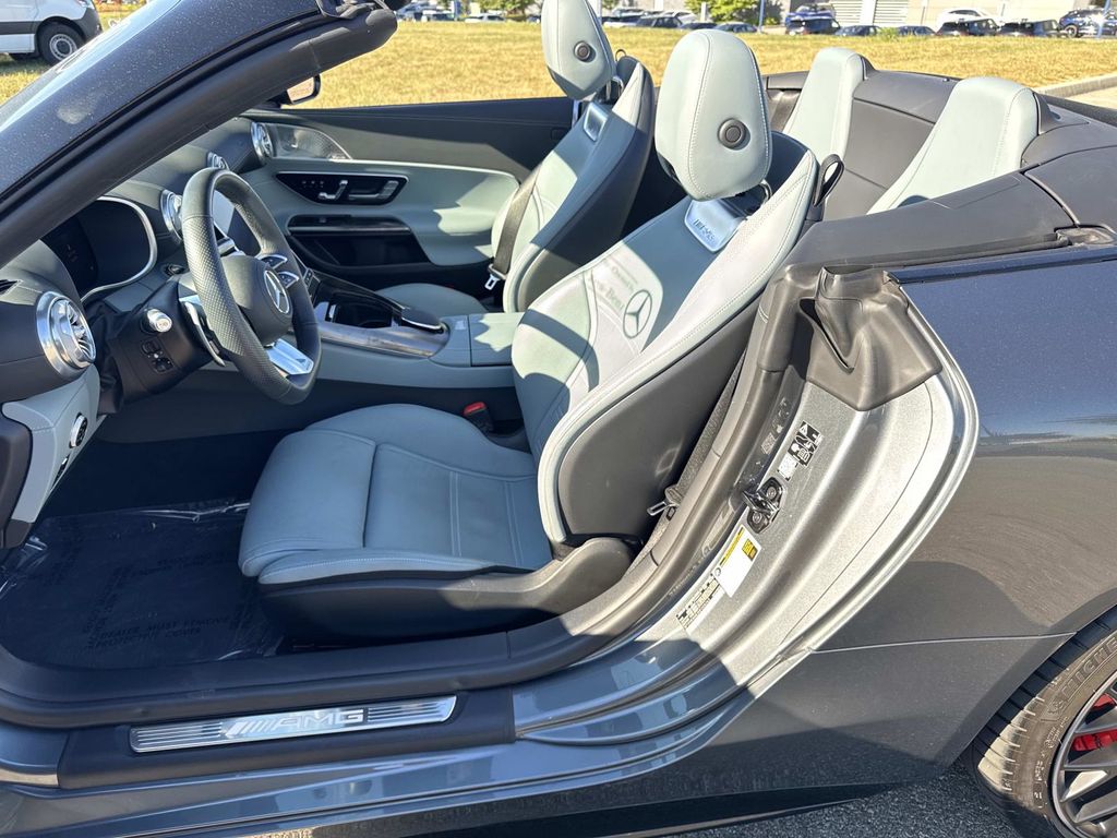 2022 Mercedes Benz SL 55 AMG photo 11