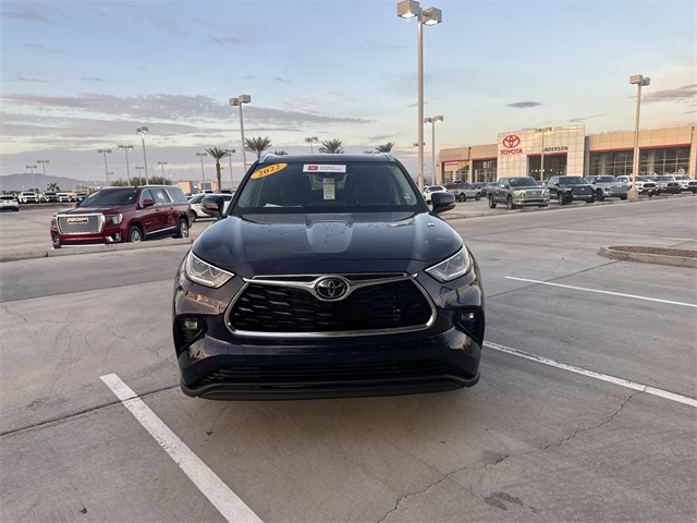 2022 Toyota Highlander Limited photo 2