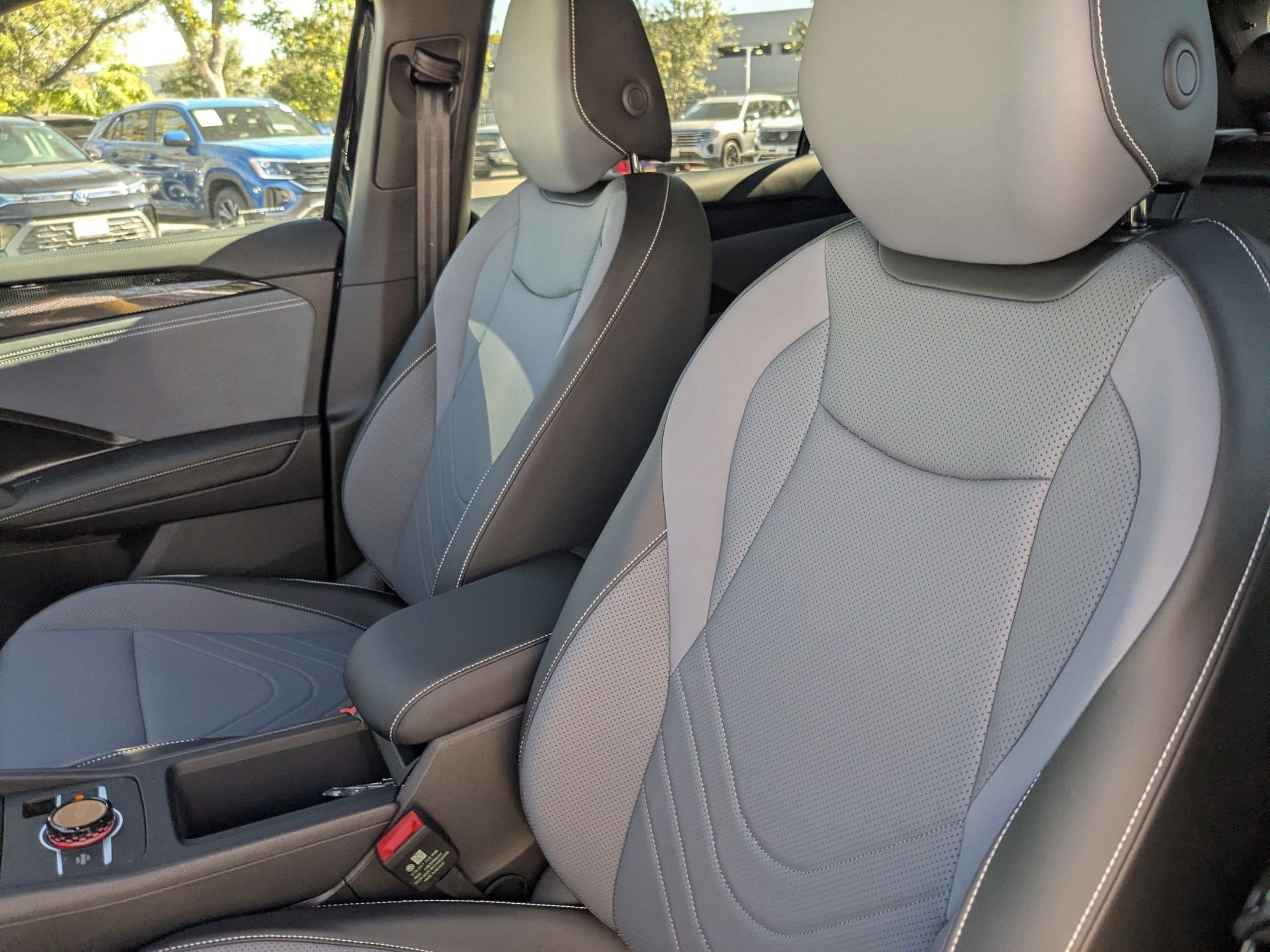 2026 Volkswagen Tiguan SE R-Line Black photo 3