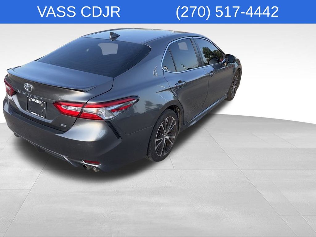 2019 Toyota Camry SE XLE photo 8