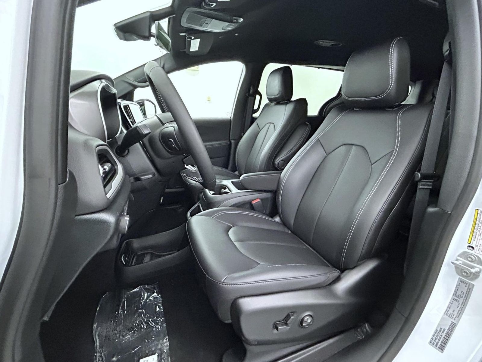 2026 Chrysler Voyager LX photo 10