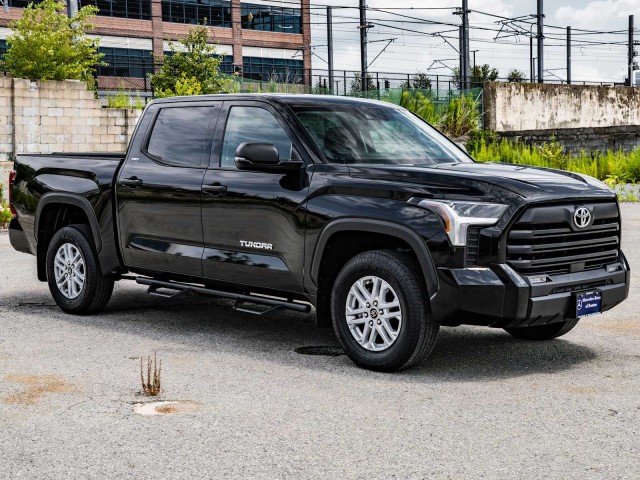 2023 Toyota Tundra SR5's photo