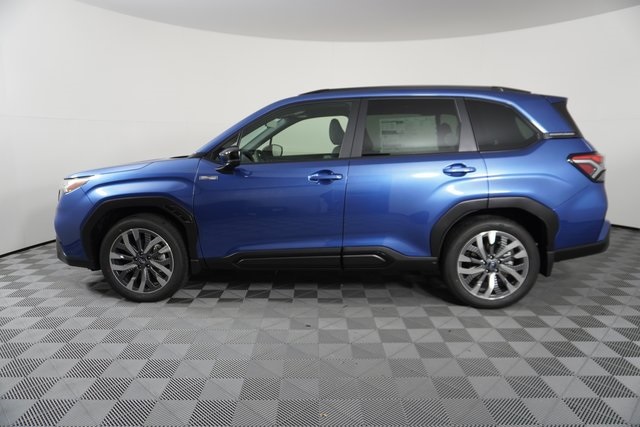 2025 Subaru Forester Touring photo 4