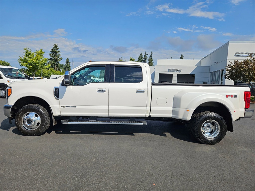 2019 Ford F-350 Lariat Platinum photo 3