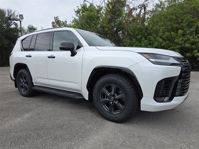2025 Lexus LX Overtrail's photo