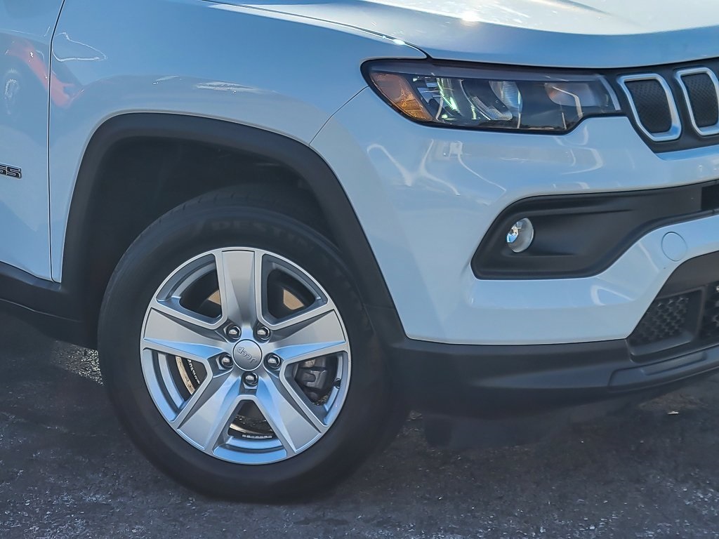 2022 Jeep Compass Latitude photo 2