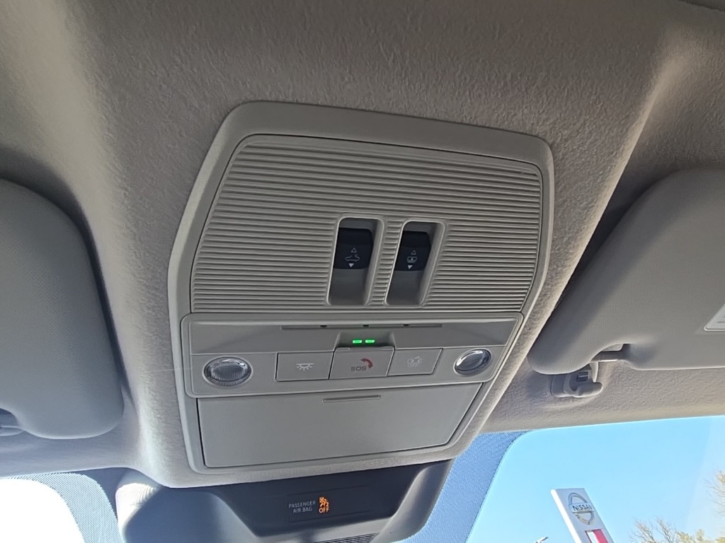 2026 Nissan Kicks SR photo 19