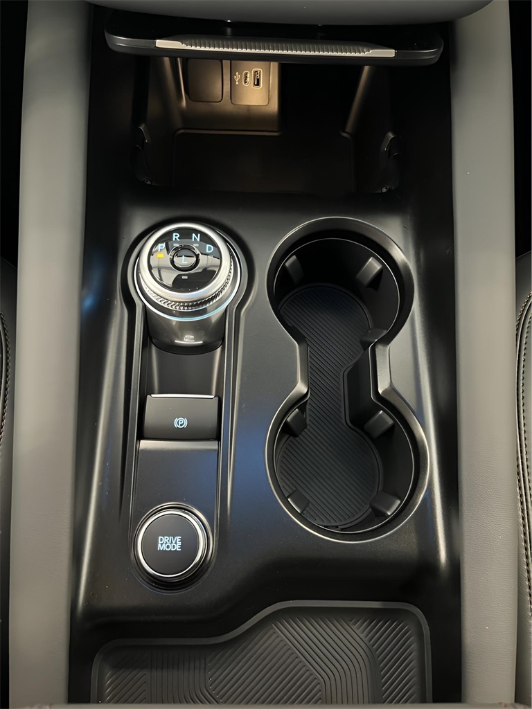 2025 Ford Explorer photo 23