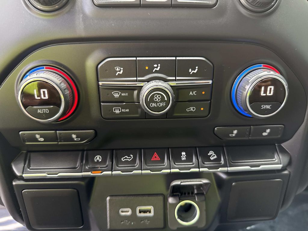 2020 Chevrolet Silverado 1500 LT photo 28