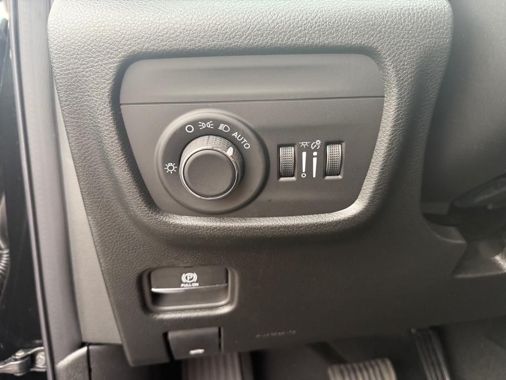 2025 Jeep Grand Cherokee Laredo Altitude photo 11