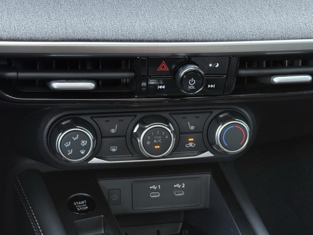 2025 Nissan Kicks SV photo 14