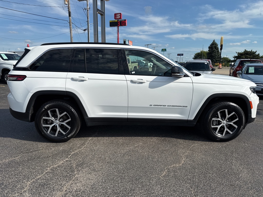 2024 Jeep Grand Cherokee Limited photo 2