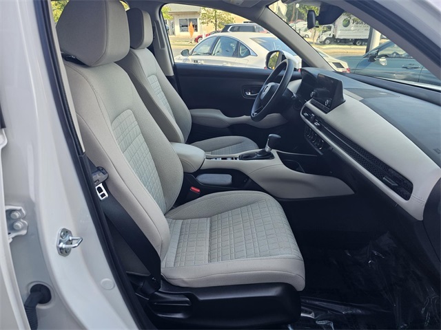 2025 Honda HR-V LX photo 14