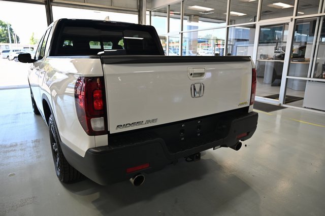 2023 Honda Ridgeline Black Edition photo 6